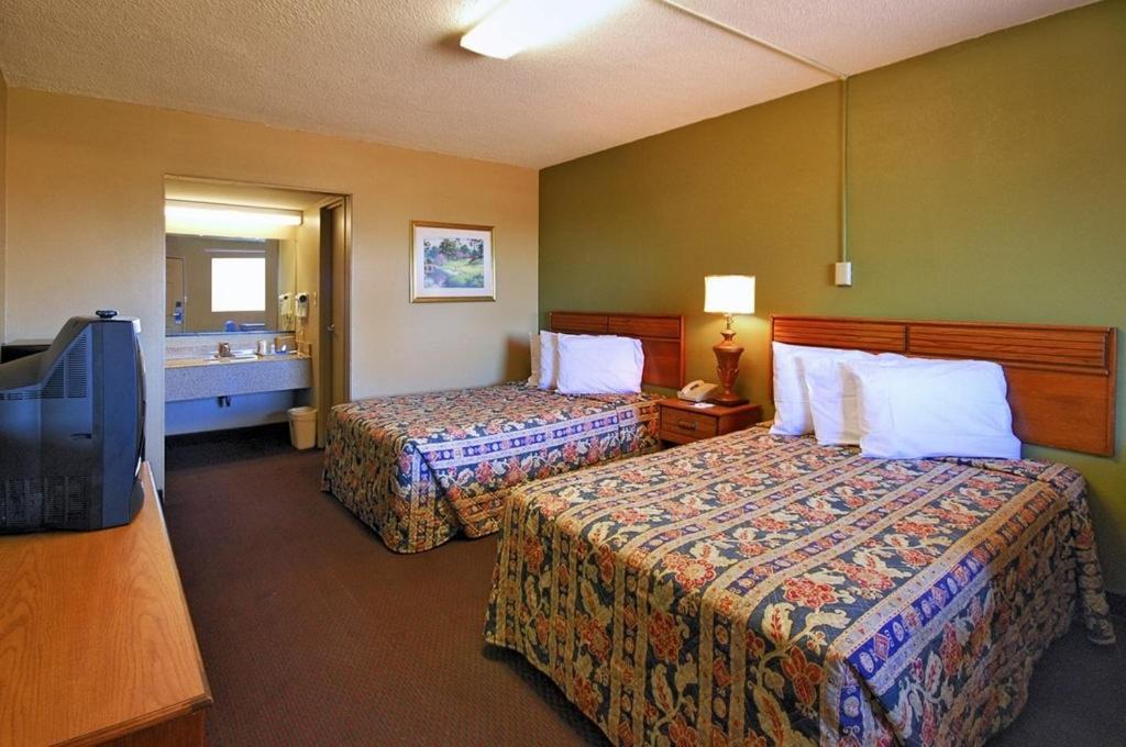 Rodeway Inn Indianola Phòng bức ảnh