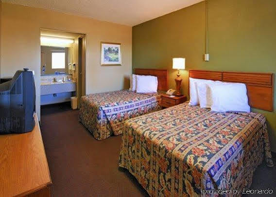 Rodeway Inn Indianola Ngoại thất bức ảnh